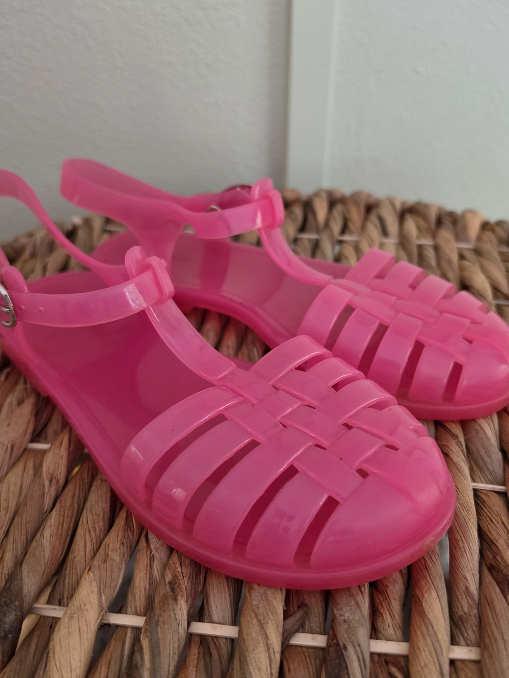 Old Navy Girls Pink Jellies Size 3 Sandals